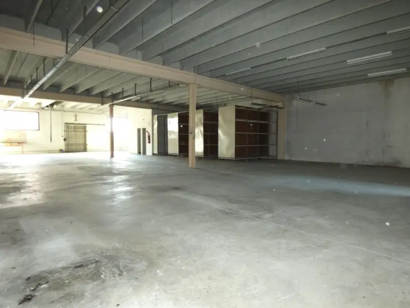 Nave Industrial 1000m2 Igualada Altillo Oficinas Aparcamiento