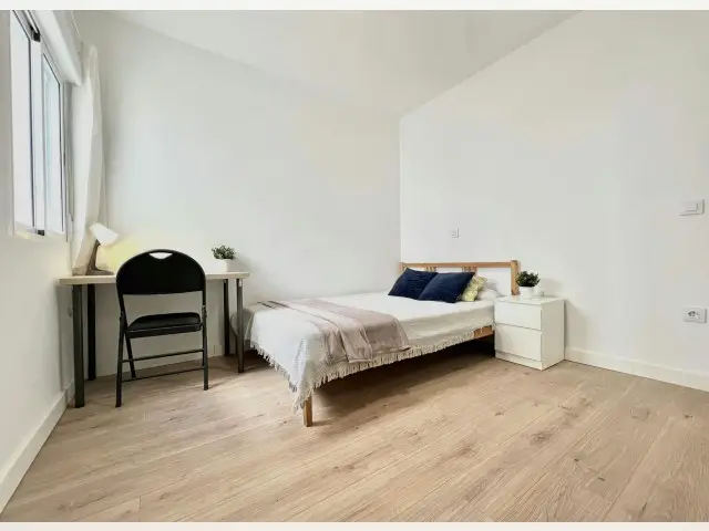 Habitacion amueblada Madrid cerca metro Marques de Vadillo