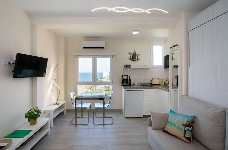 Estudio en Calahonda con Vistas al Mar - Reformado y Equipado