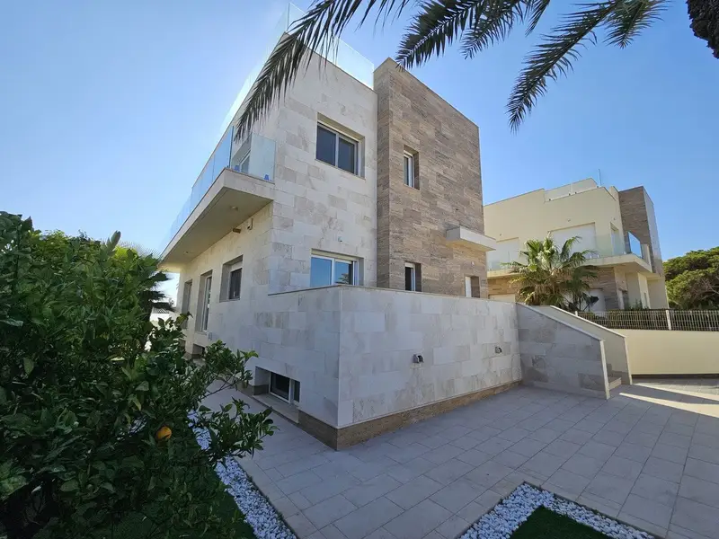 Villa de Lujo 5 Dormitorios La Zenia Cerca de la Playa