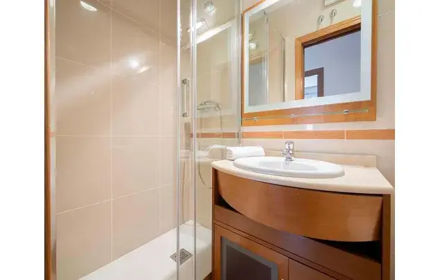 Habitaci
ón 391m
² Madrid Alquiler 12-18 Meses Dep
ósito 770