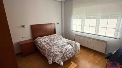 Chalet en Alquiler Calle Rio Porma 4 habitaciones 278m2