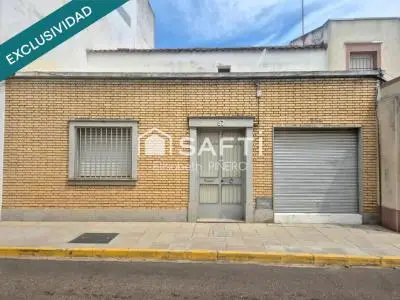Casa en Montijo para Reformar con Enorme Potencial