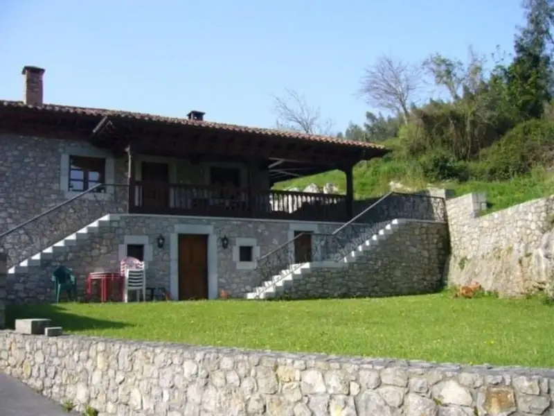 Chalet en Llanes Asturias  2 Viviendas  Jardín y Río