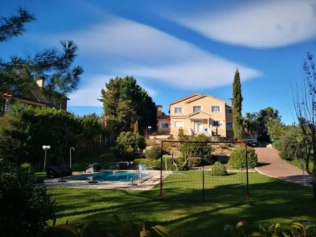 Casa-Villa de 6 Dormitorios alquiler Madrid, España
