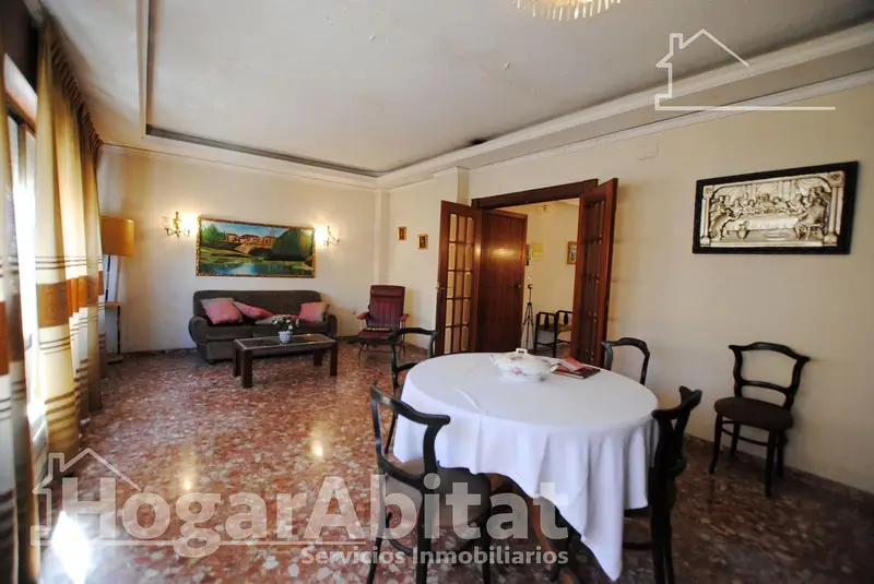 Chalet en venta en Oliva con 5 dormitorios y terraza