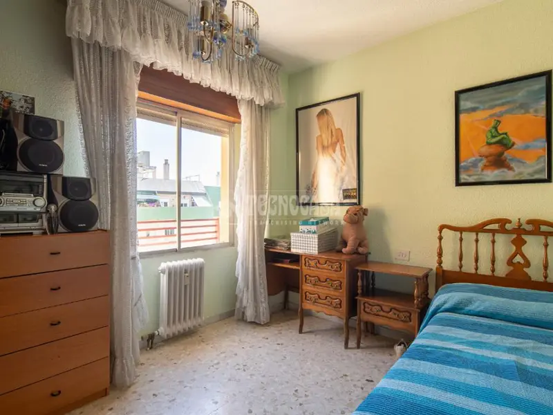 Piso en venta Zaidín 4 dormitorios 2 baños terraza garaje reformado