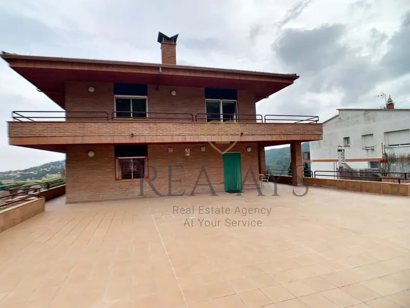 Chalet en venta en Vallirana, Barcelona