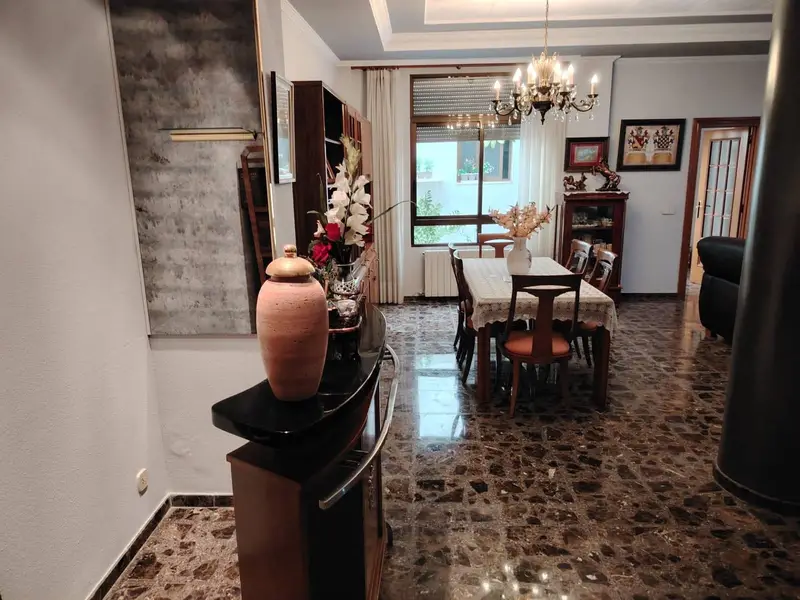 Casa en Planta Baja en Llíria con 4 Dormitorios y Garaje