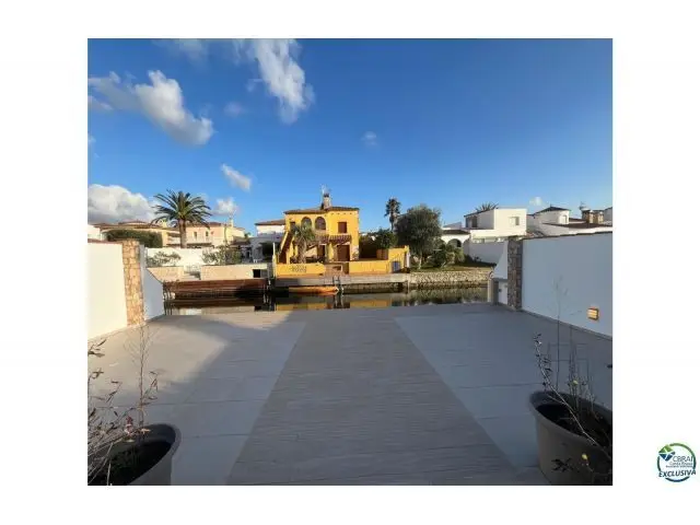 Chalet en Empuriabrava con Amarre y Piscina