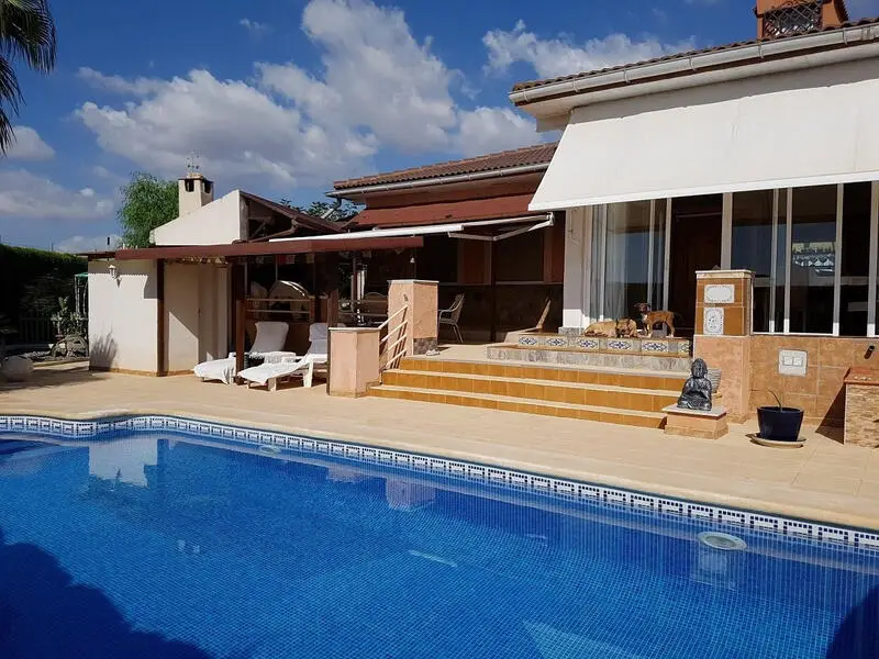 Casa de Campo en Albatera con Piscina y Jardin
