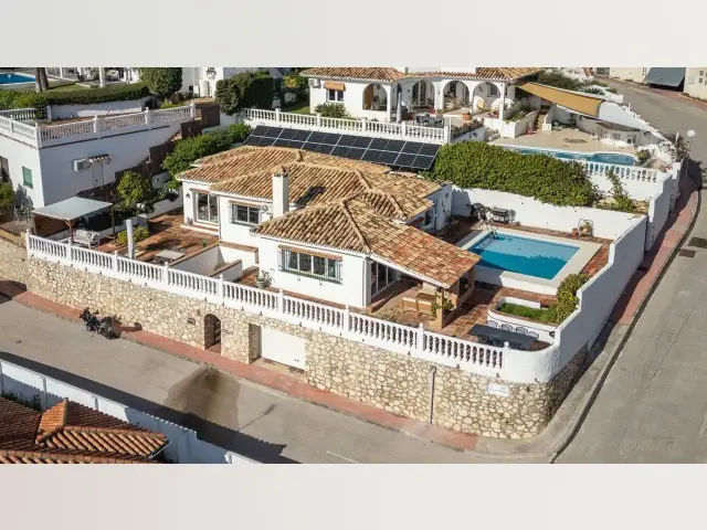 Casa Villa 4 Dormitorios Benalmádena Pueblo  2 Viviendas Piscina Jardín