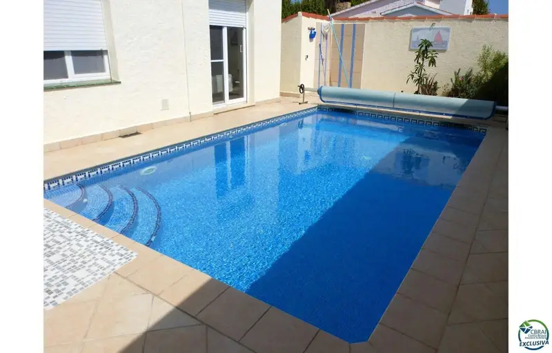 Villa en Empuriabrava con Piscina y Jardin