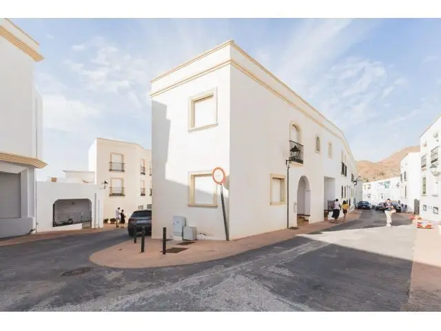 Adosado Luminoso en Níjar para Familias