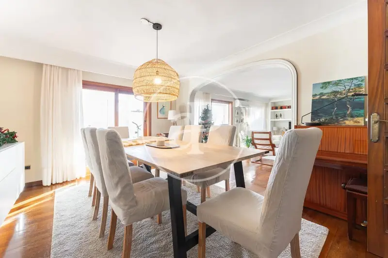 Ático Dúplex en Palma de Mallorca: 5 Dormitorios, 2 Terrazas y Plaza de Aparcamiento