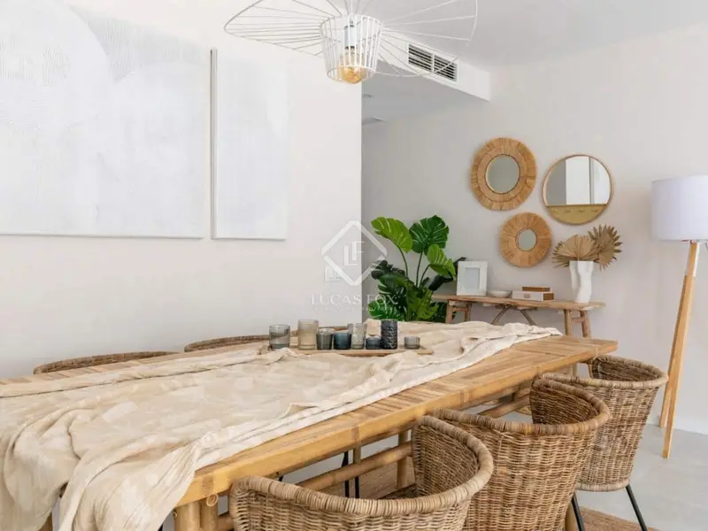 Ático de Lujo en Venta en Ibiza - 4 Dormitorios, Terrazas y Piscina