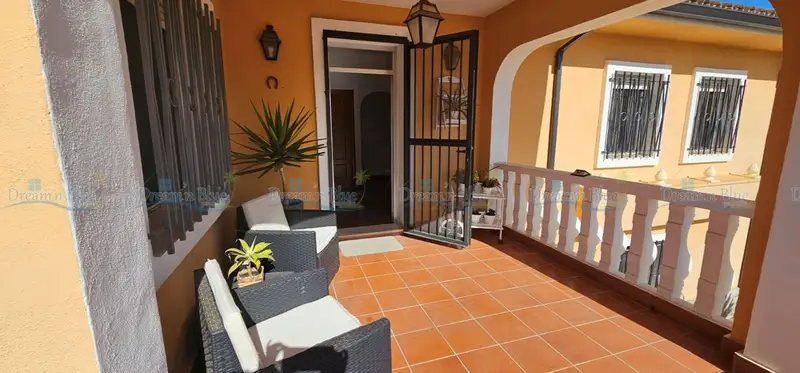 Chalet en Venta Ontinyent con Piscina y Jardin Ideal para Familias