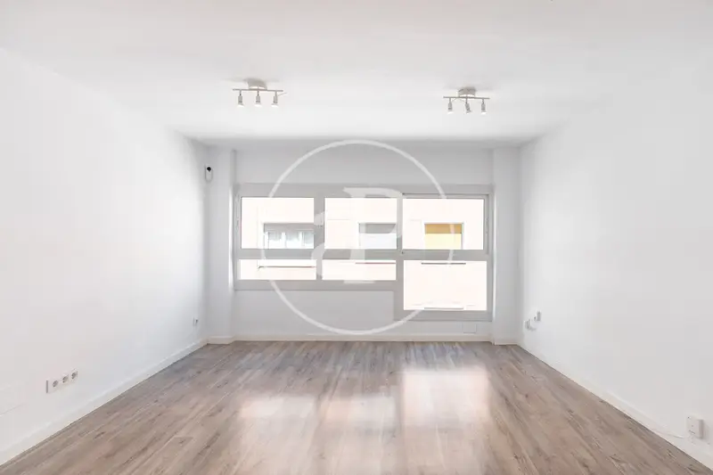 Atico en venta en Sants cerca de Calle Badal