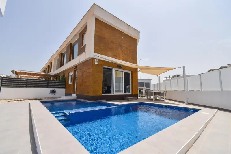 Casa con Piscina en Gran Alacant Santa Pola