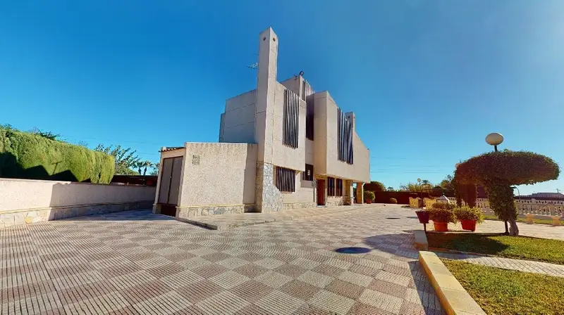 Chalet en Venta Perleta con 6 habitaciones 5 baños y gran jardin