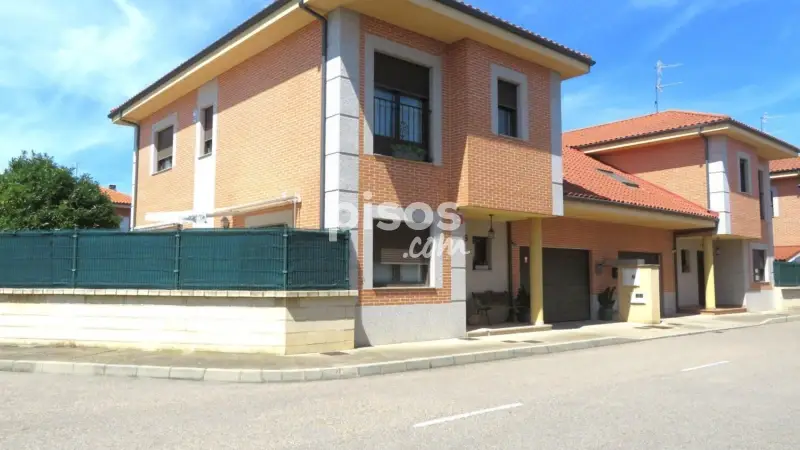 Casa pareada en venta en Calle Hermanos Machado