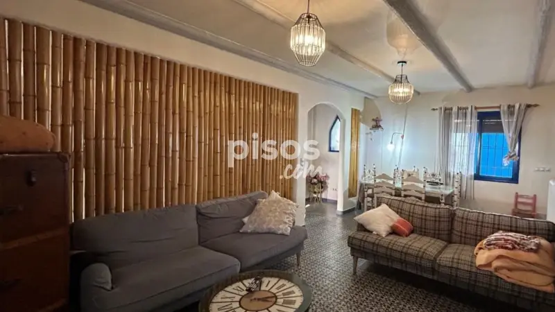 Adosado en Avenida Vista Mar con Patio y Chimenea