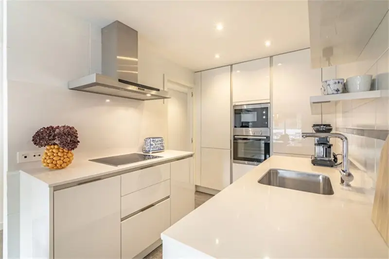Elegante Apartamento en Planta Baja con Vistas al Mar y la Monta	1a en La Quinta