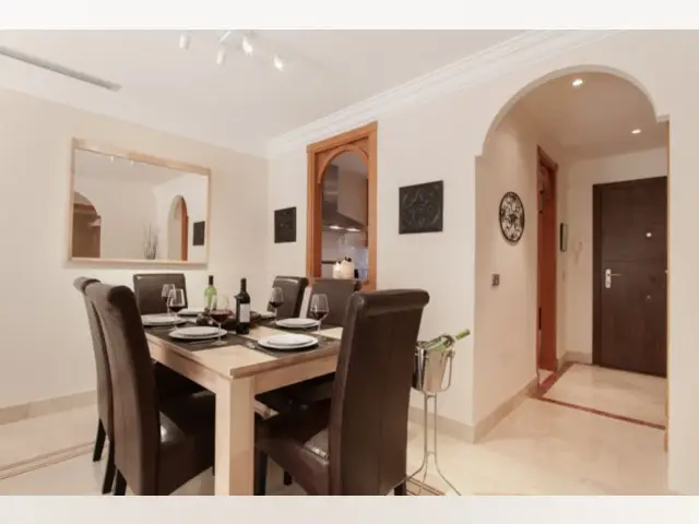 Piso de 2 Dormitorios en venta Aloha, España