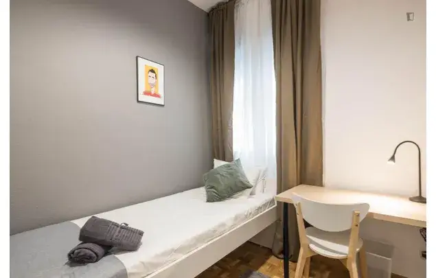 Rent 5 bedroom apartment in Madrid
