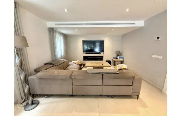 Villa de Lujo en Nueva Andalucía 4 Dormitorios 185m²
