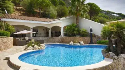Chalet de Lujo en Pau con Vistas al Alt Empordà