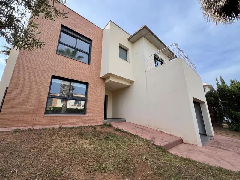 Chalet en Venta Llíria Valencia 3 Dormitorios Piscina Jardin