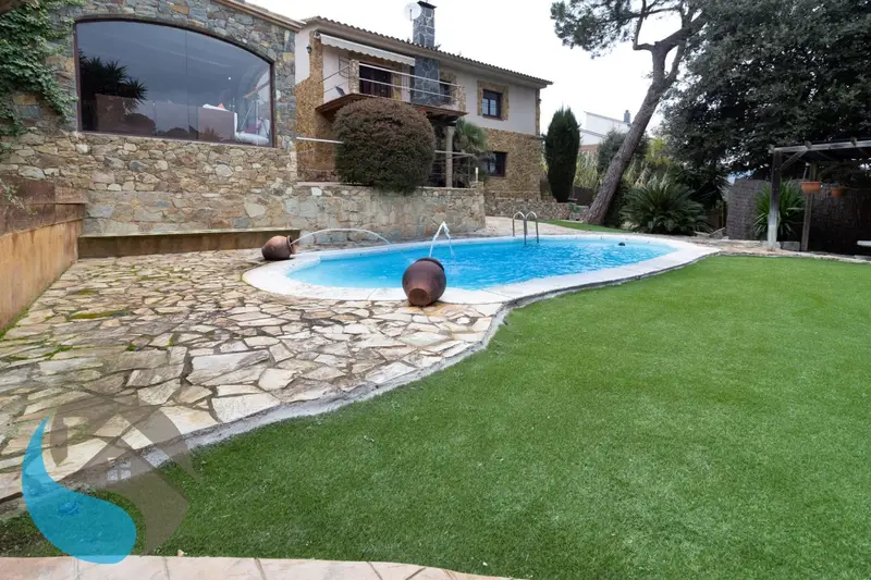 Chalet de Lujo en Argentona 5 Dormitorios Piscina Jardin