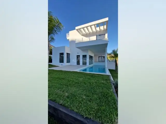 Casa Moderna 4 Dormitorios Elviria