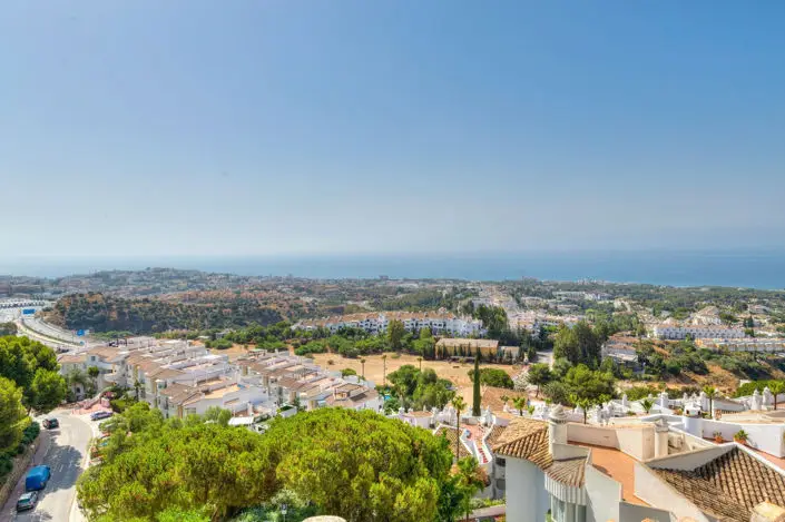 Apartamento 2 Dormitorios en Calahonda con Terraza Privada