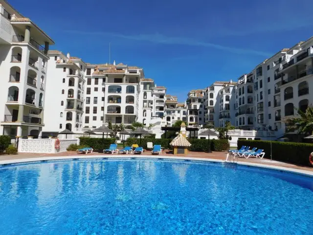 Piso de 3 Dormitorios en venta La Duquesa, España
