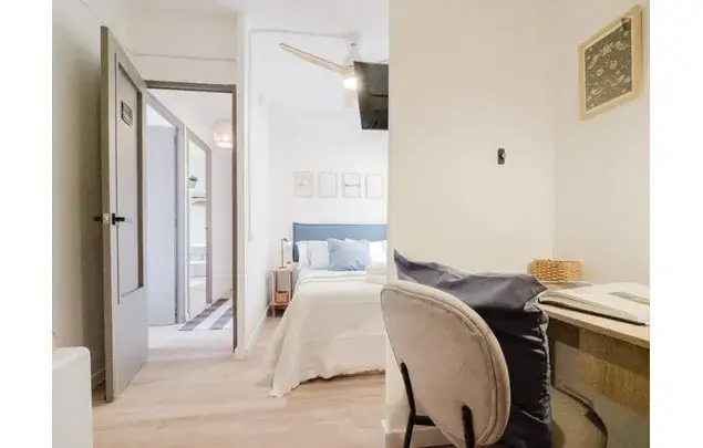 Rent 8 bedroom apartment in Barcelona