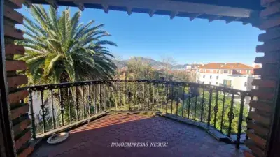 Chalet Señorial en Neguri con Vistas Despejadas