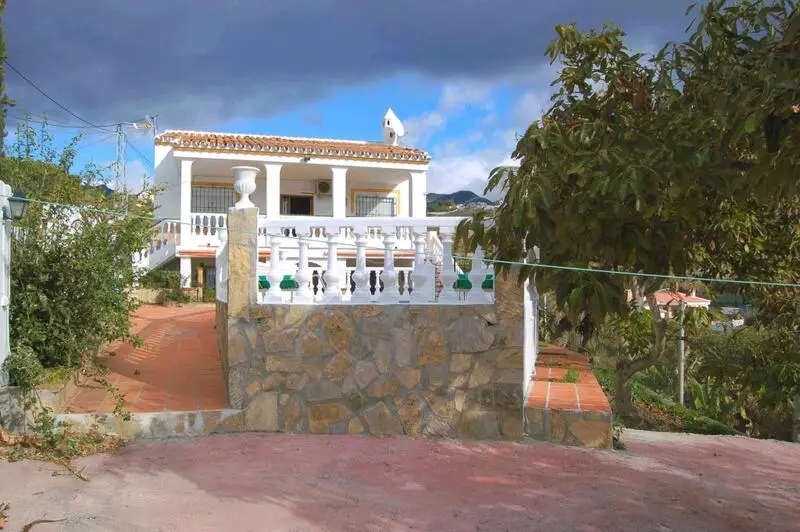 Villa en Frigiliana con Piscina Privada y Apartamento