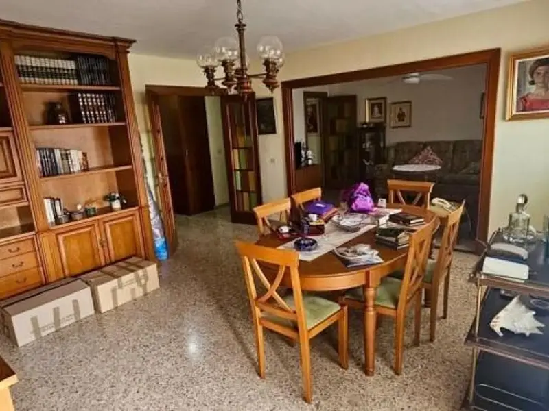 Piso en venta en Almería 5 dormitorios 2 baños Gran terraza