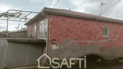 Casa Unifamiliar en Lalín 140m2 con 5 Habitaciones y Garaje