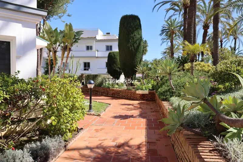 Adosado 5 Dormitorios Estepona Lujo Playa Jacuzzi Inversión