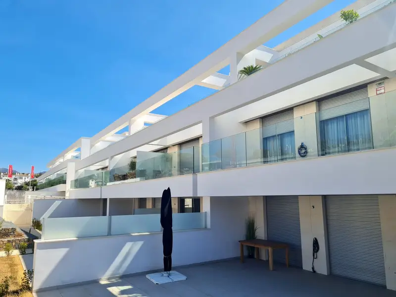 Apartamento 2 Dormitorios Alquiler Elviria Marbella