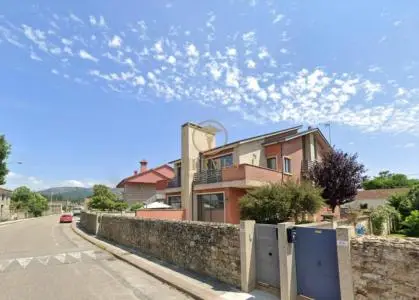 Adosado Goian Tomiño con Jardin Piscina y Garaje para 4 Coches