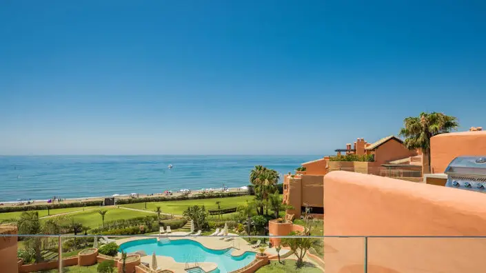 Atico 4 Dormitorios Primera Linea Playa Marbella