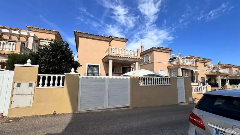 Villa 3 Dormitorios Orihuela Costa