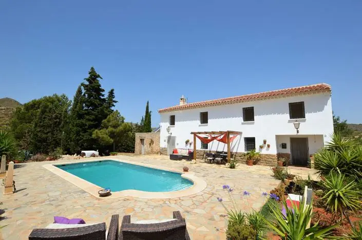 Cortijo de 5 Dormitorios en Venta cerca de Lubrin
