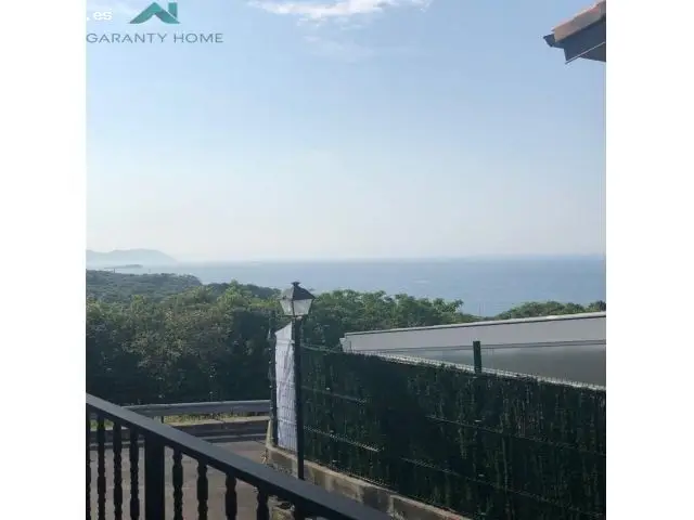 Chalet Adosado en Cerdigo Castro Urdiales con Jardin y Vistas