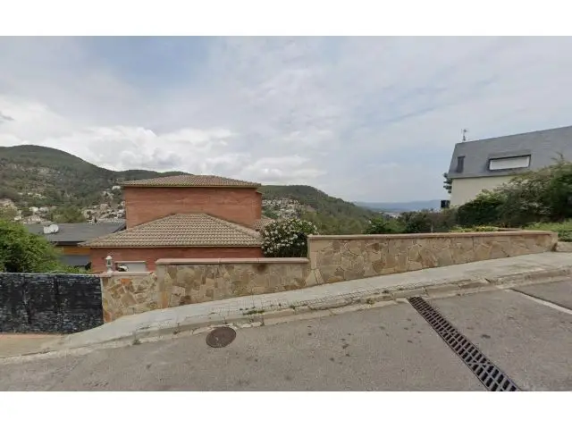 Casa Okupa en Vallirana para Inversores