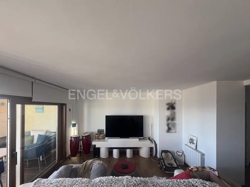 Apartamento en Gavà con Vistas al Mar y Acceso a la Playa